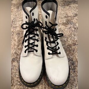 Dr. Marten’s White Lace Up Combat Boots Womens Size 10 Air Wair Zavala